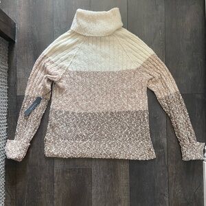 Size L turtleneck sweater by Tahiti